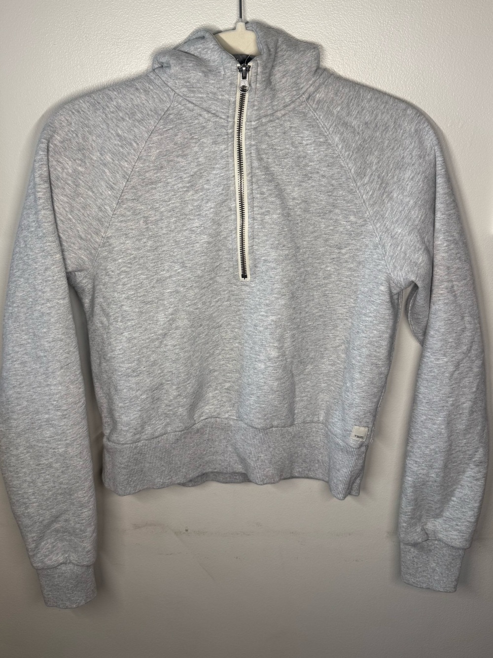 VUORI— WOMEN'S RESTORE 1/2 ZIP
HOODIE— LIGHT HEATHER GREY